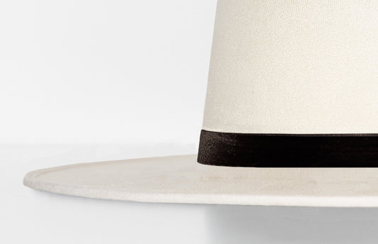 THE BLACK VELVET STRAP