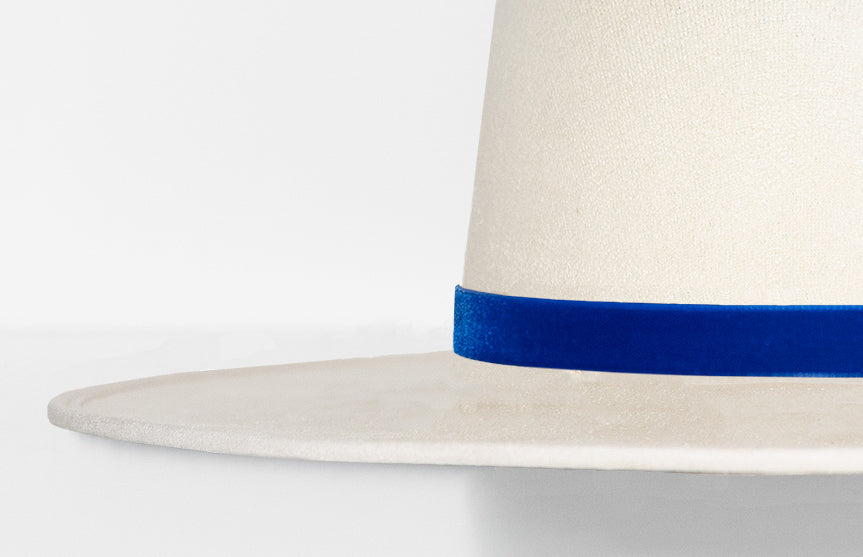 THE BLUE VELVET STRAP