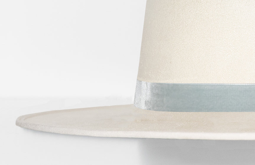 THE LIGHT GREY VELVET STRAP