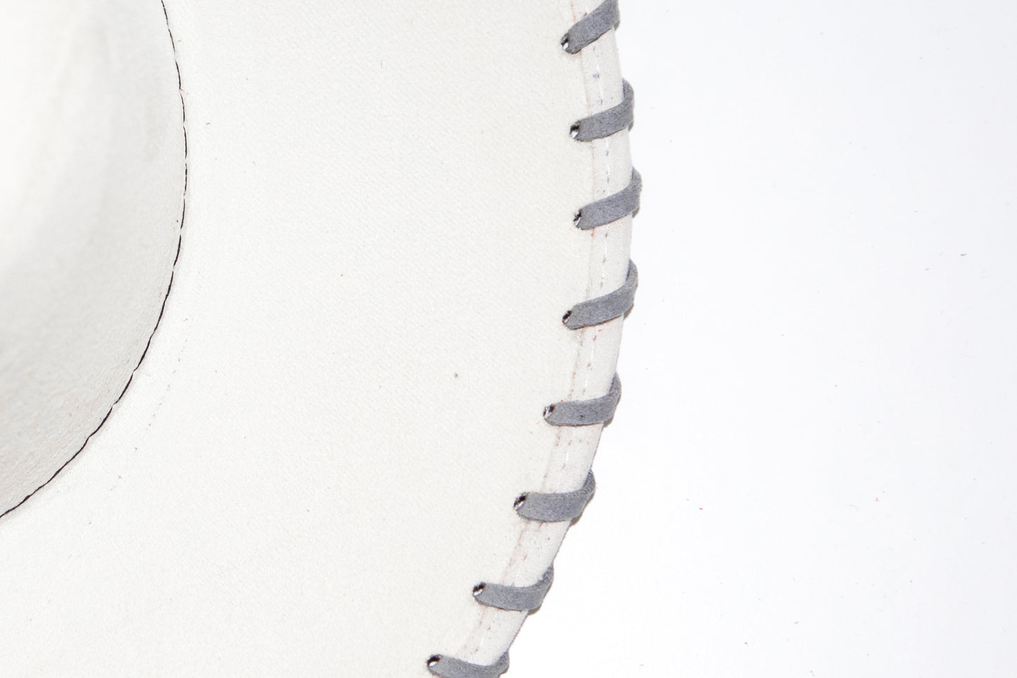 THE LACE EDGE WHITE