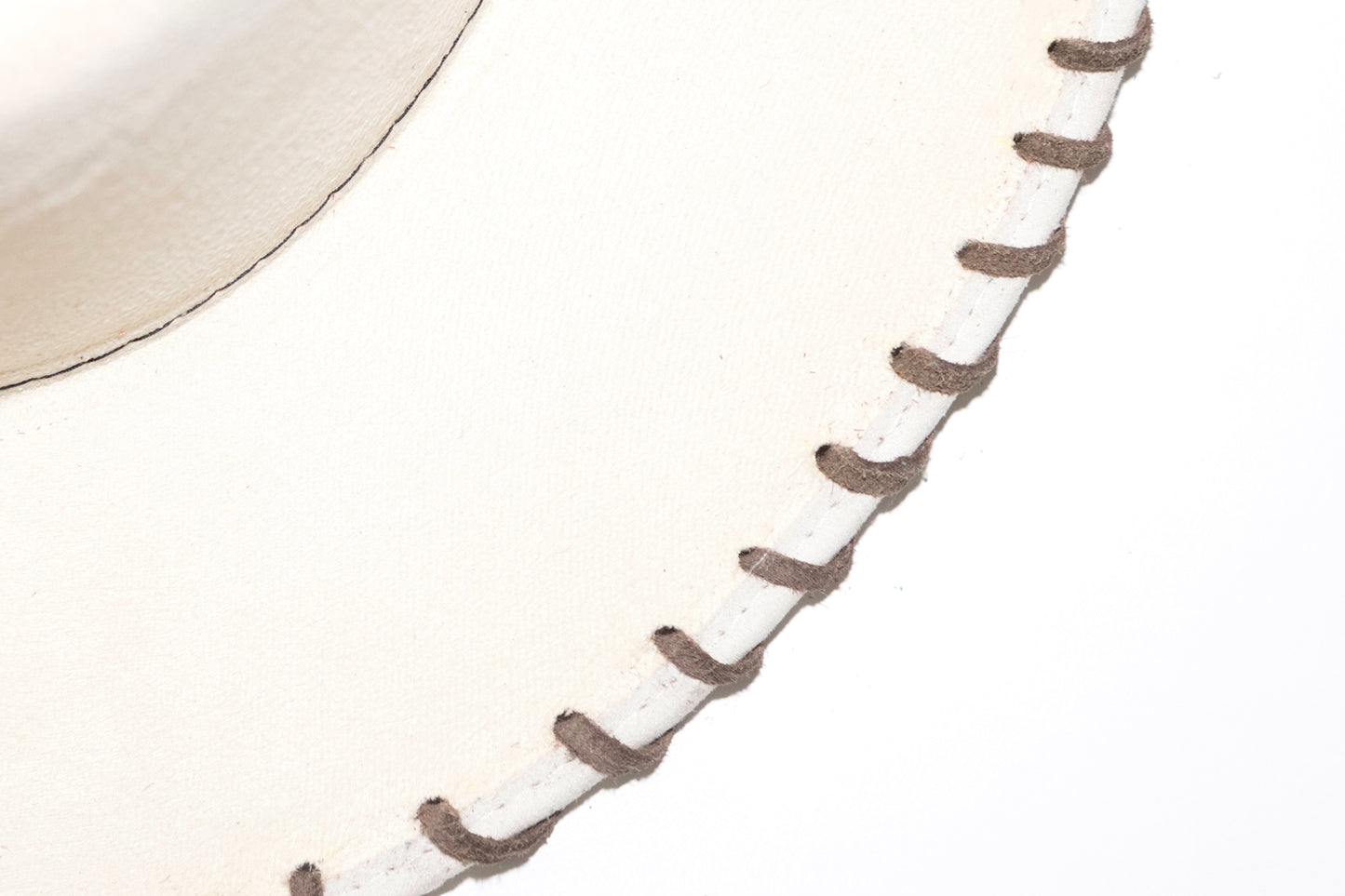 THE LACE EDGE WHITE