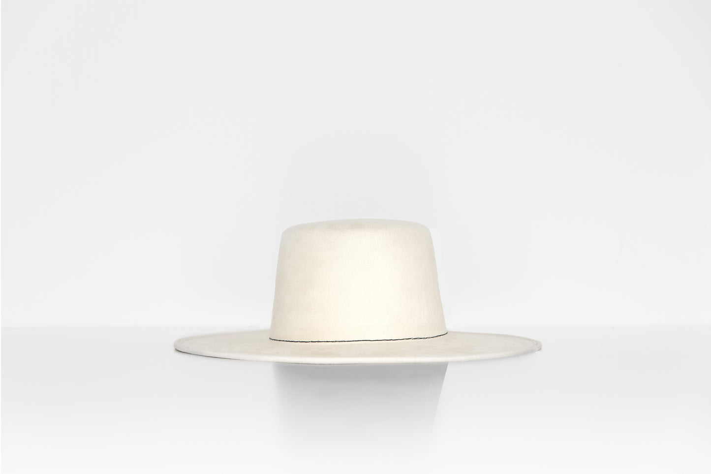 THE SANTORINI WHITE