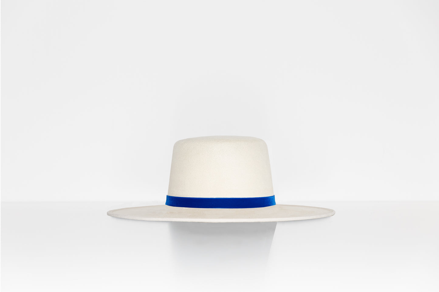 THE SANTORINI WHITE