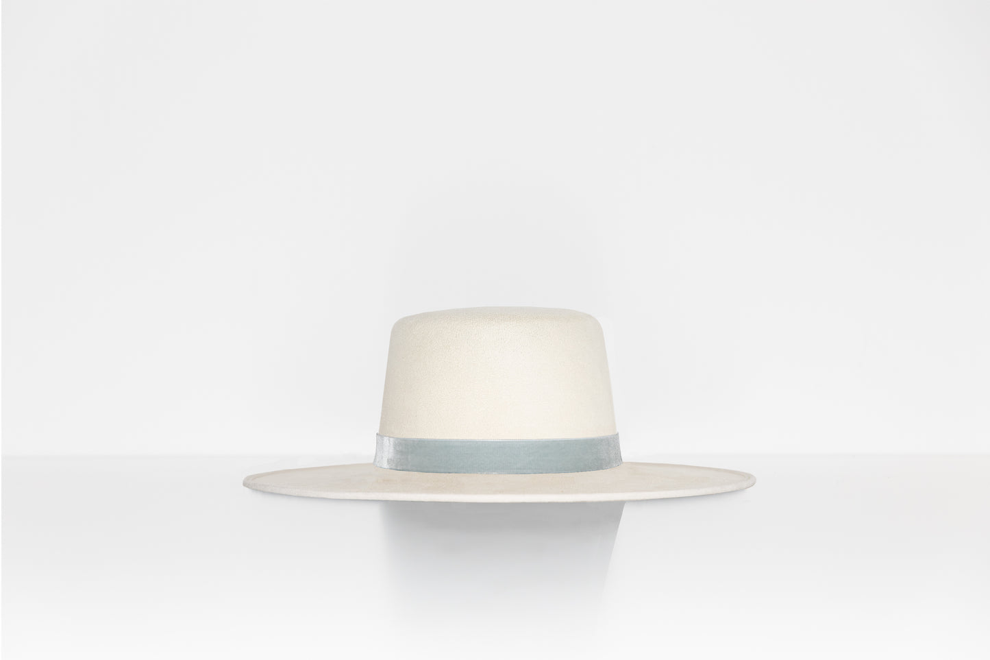 THE SANTORINI WHITE