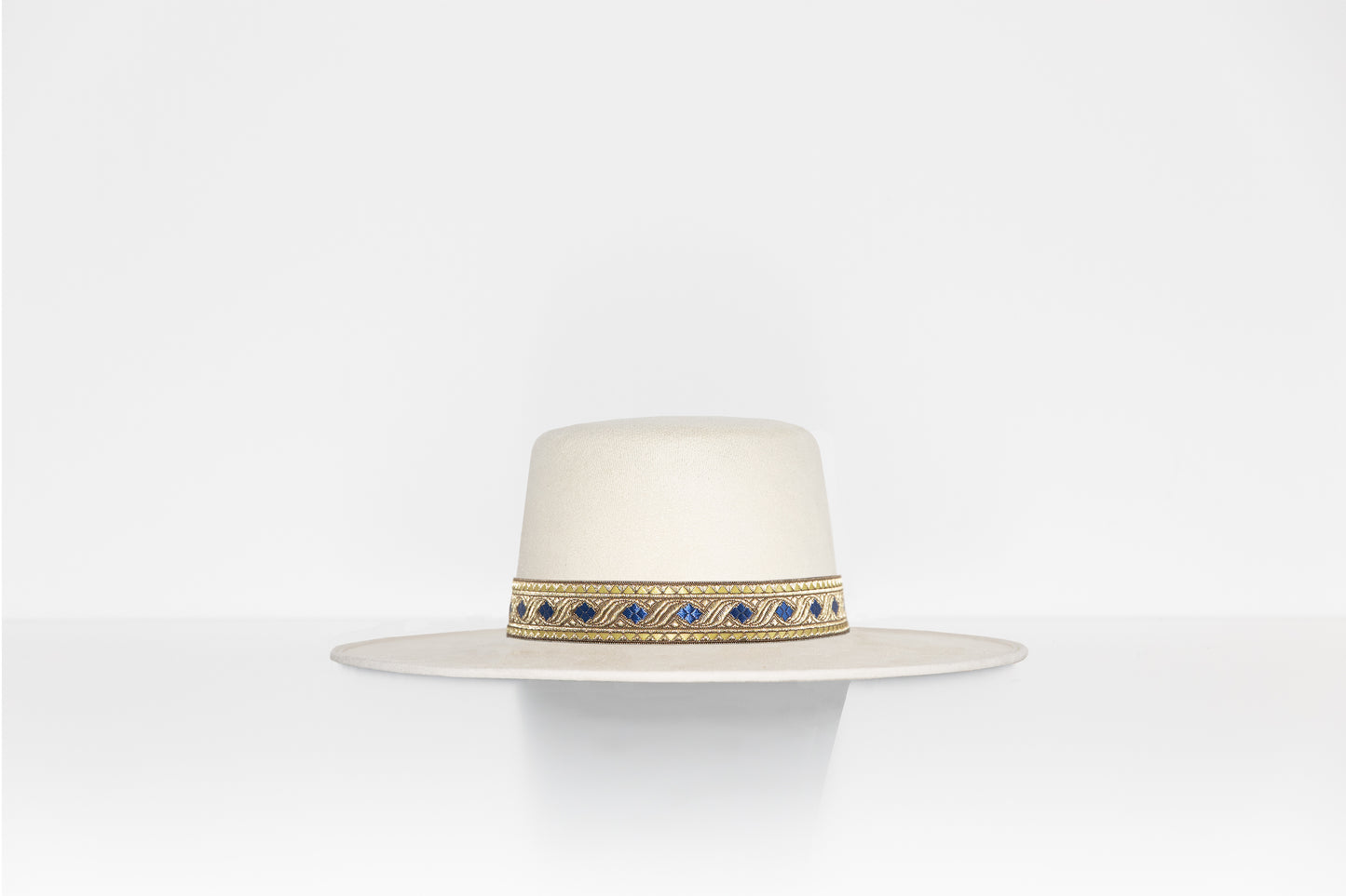 THE SANTORINI WHITE